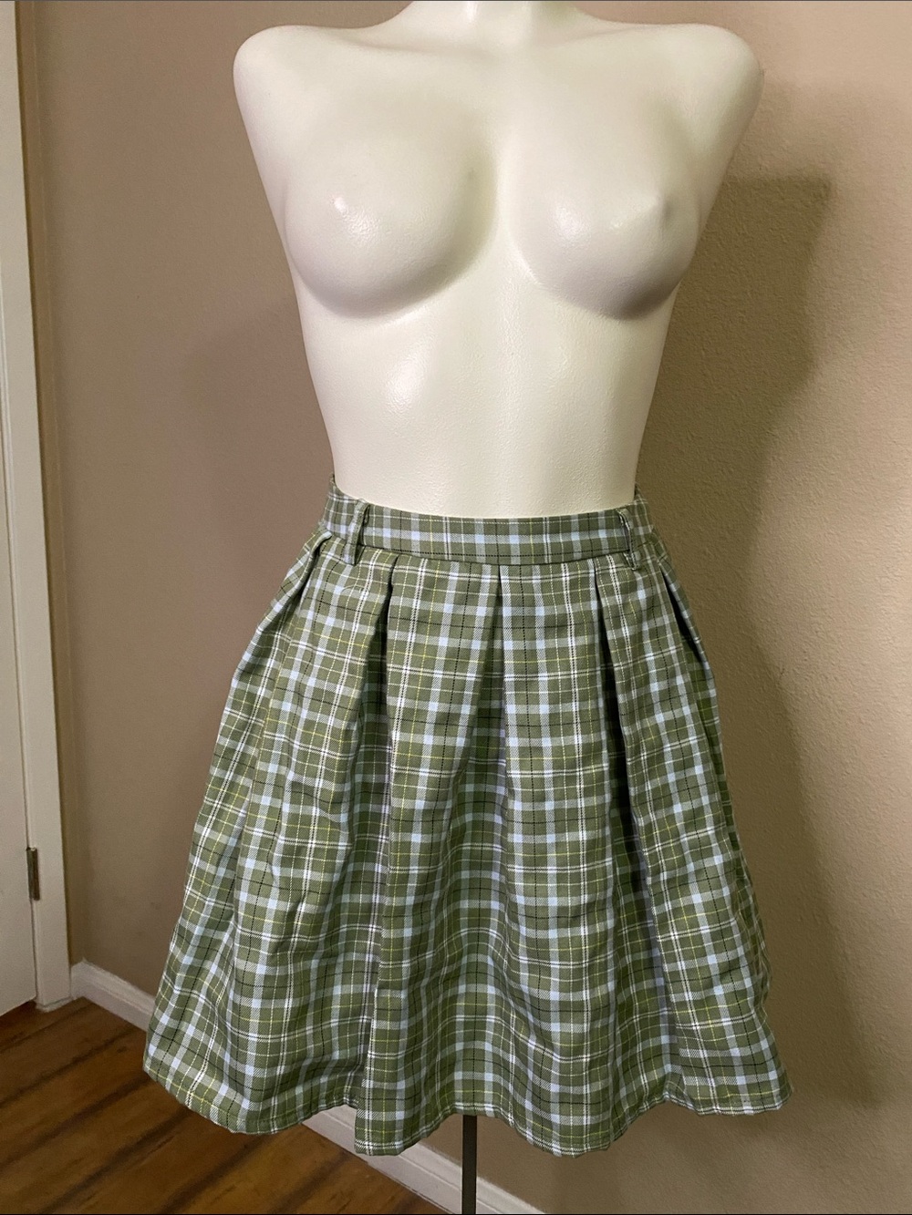 Hot Topic Olive Green Plaid flannel GOTH PUNK pleated flare skirt M